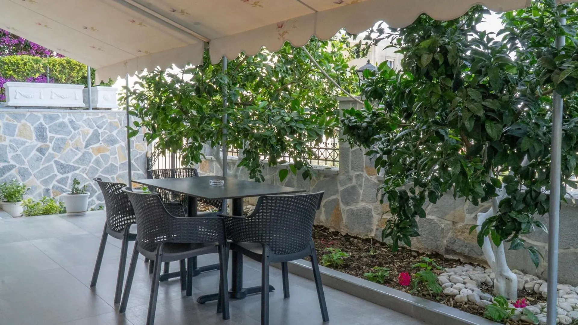 Villa 24 Саранда Албания