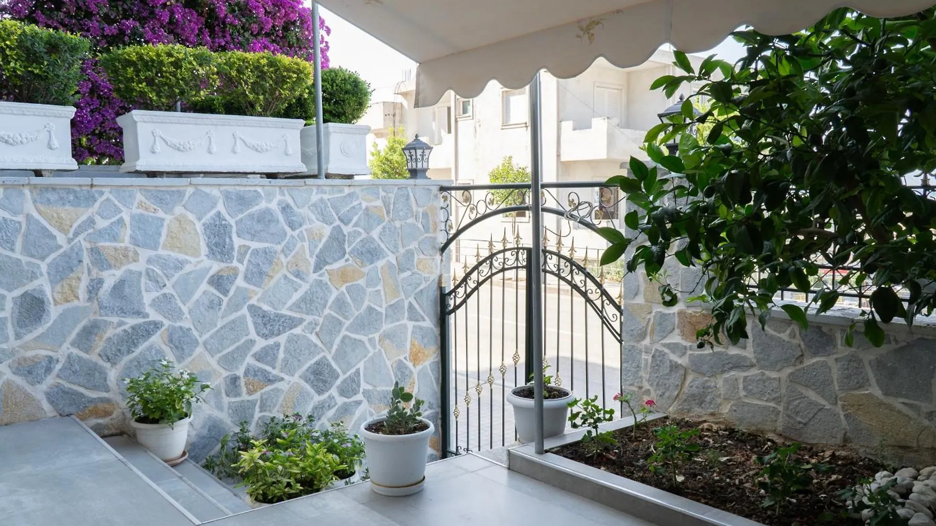 Villa 24 Саранда 0*,  Албания